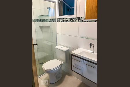 Banheiro  de apartamento à venda com 2 quartos, 48m² em Vila Guarani, Santo André