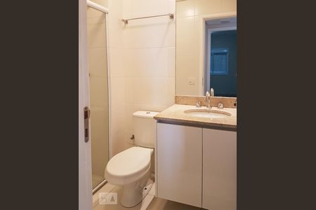 Banheiro de apartamento para alugar com 1 quarto, 50m² em Empresarial 18 do Forte, Barueri