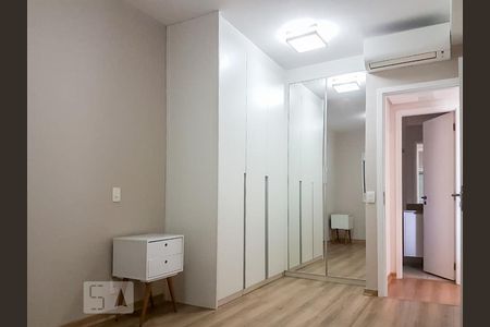 Suíte de apartamento para alugar com 1 quarto, 50m² em Empresarial 18 do Forte, Barueri