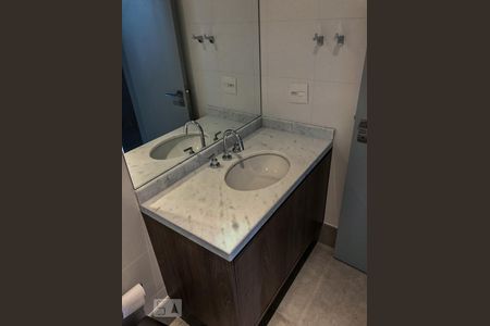 Banheiro de kitnet/studio para alugar com 1 quarto, 49m² em Tamboré, Santana de Parnaíba