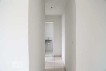 Corredor de apartamento para alugar com 2 quartos, 48m² em Vila Mira, São Paulo