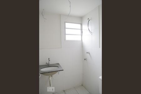 Banheiro  de apartamento à venda com 2 quartos, 48m² em Vila Mira, São Paulo