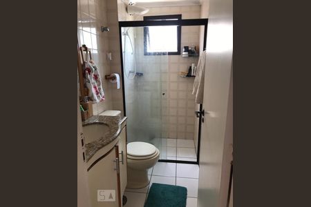 Banheiro de apartamento à venda com 2 quartos, 54m² em Vila Mangalot, São Paulo