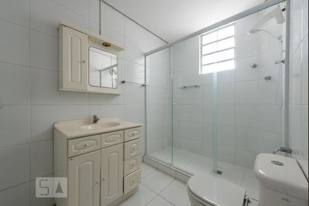 Banheiro de apartamento para alugar com 1 quarto, 55m² em Higienópolis, Porto Alegre
