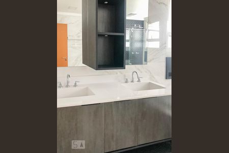 Banheiro da Suíte de apartamento para alugar com 4 quartos, 224m² em Tamboré, Santana de Parnaíba