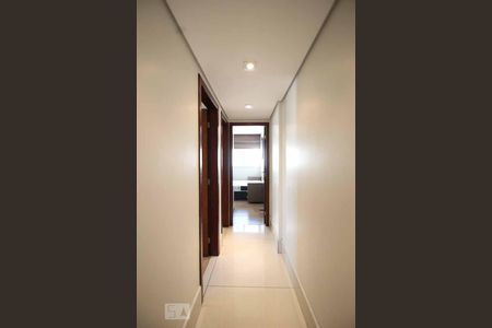 Corredor de apartamento para alugar com 2 quartos, 90m² em Lourdes, Belo Horizonte