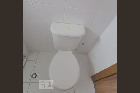 Banheiro de apartamento para alugar com 3 quartos, 68m² em Fazendinha, Curitiba