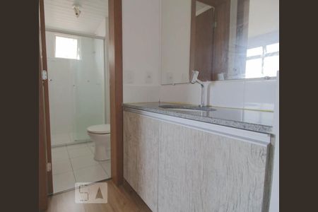 Banheiro de apartamento para alugar com 3 quartos, 68m² em Fazendinha, Curitiba