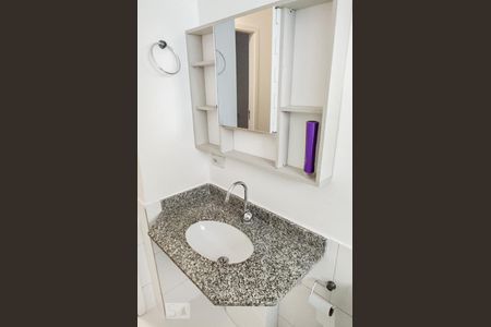 Banheiro da Suíte de apartamento à venda com 3 quartos, 85m² em Jardim Tupanci, Barueri