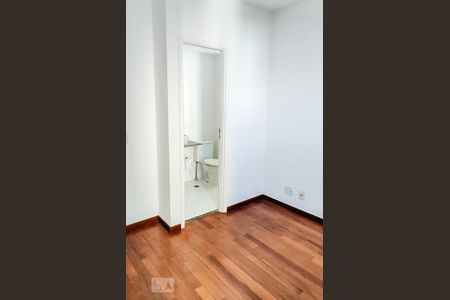 Suíte de apartamento à venda com 3 quartos, 85m² em Jardim Tupanci, Barueri