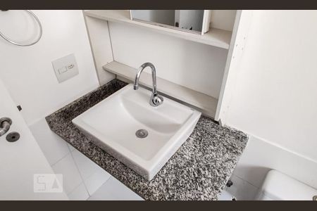 Banheiro do Corredor de apartamento à venda com 3 quartos, 85m² em Jardim Tupanci, Barueri