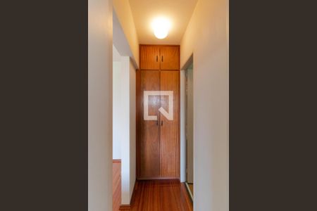 Corredor de apartamento à venda com 1 quarto, 54m² em Botafogo, Campinas