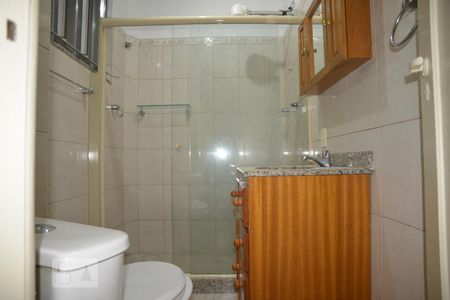 Banheiro de kitnet/studio para alugar com 1 quarto, 30m² em Centro, Rio de Janeiro