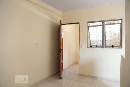 Sala de casa para alugar com 2 quartos, 50m² em Parque Pinheiros, Taboão da Serra