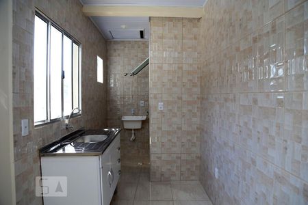 Cozinha e Área de Serviço de casa para alugar com 2 quartos, 50m² em Parque Pinheiros, Taboão da Serra