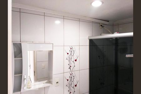 Banheiro de apartamento à venda com 1 quarto, 40m² em Vila Nova, Porto Alegre