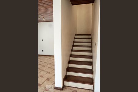 Escadas de casa à venda com 3 quartos, 220m² em Vila Taquari, São Paulo