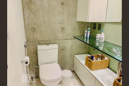 Banheiro de apartamento para alugar com 1 quarto, 75m² em Jardim das Acácias, São Paulo