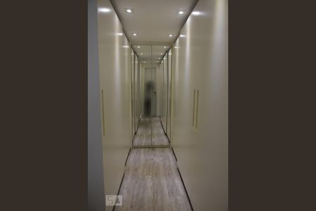 Corredor de apartamento para alugar com 1 quarto, 68m² em Vila Nova Conceição, São Paulo