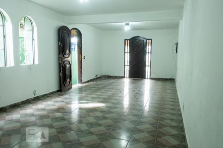 Sala de casa para alugar com 3 quartos, 1300m² em Vila Dalila, São Paulo