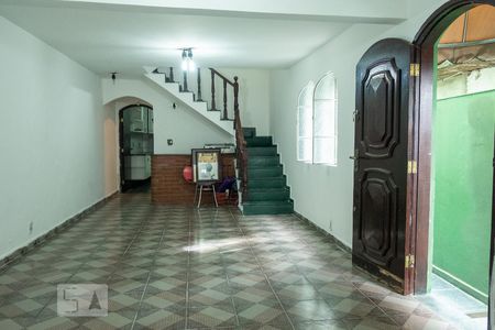 Sala de casa para alugar com 3 quartos, 1300m² em Vila Dalila, São Paulo