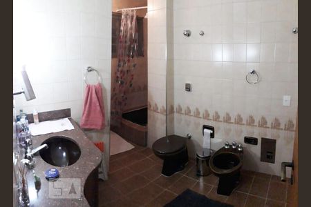 Banheiro Superior de apartamento à venda com 3 quartos, 200m² em Centro, Campinas