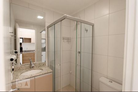 Banheiro de kitnet/studio para alugar com 1 quarto, 20m² em Centro, São Paulo