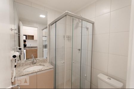 Banheiro de kitnet/studio para alugar com 1 quarto, 20m² em Centro, São Paulo