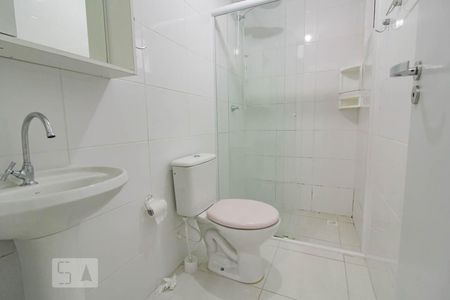 Banheiro de apartamento para alugar com 2 quartos, 44m² em Parque da Fonte, São José dos Pinhais