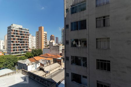 Vista da sala e da área de serviço de apartamento à venda com 2 quartos, 75m² em Pinheiros, São Paulo