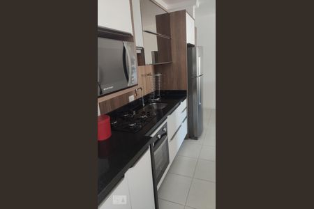 Cozinha de apartamento para alugar com 1 quarto, 53m² em Canasvieiras, Florianópolis