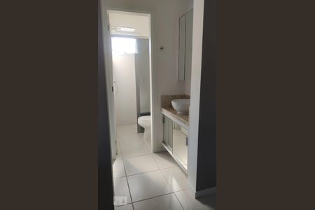 Banheiro Social de apartamento para alugar com 1 quarto, 53m² em Canasvieiras, Florianópolis