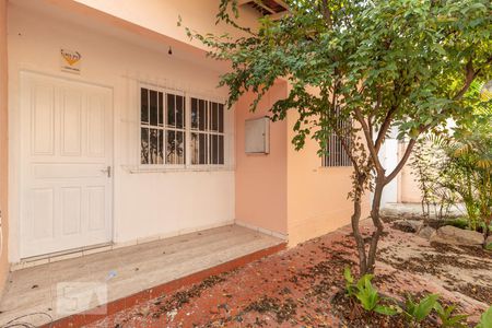 Casa à venda com 100m², 3 quartos e 4 vagas Casa à venda com 100m², 3 quartos e 4 vagasEntrada