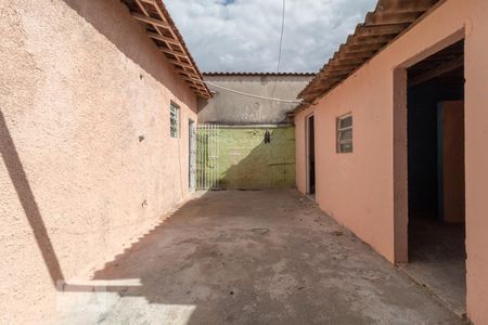 Casa à venda com 100m², 3 quartos e 4 vagas Casa à venda com 100m², 3 quartos e 4 vagasQuintal