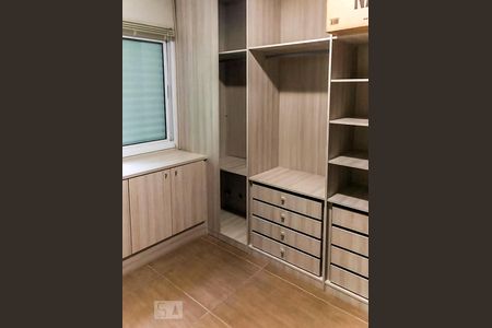 Closet de casa para alugar com 3 quartos, 135m² em Jardim Brasil (zona Norte), São Paulo