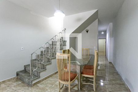 Sala de casa à venda com 5 quartos, 220m² em Vila Bertioga, São Paulo
