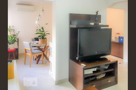 Sala  de apartamento para alugar com 2 quartos, 98m² em Indianópolis, São Paulo