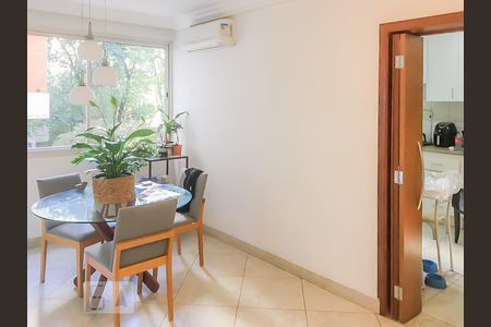 Sala  de apartamento para alugar com 2 quartos, 98m² em Indianópolis, São Paulo