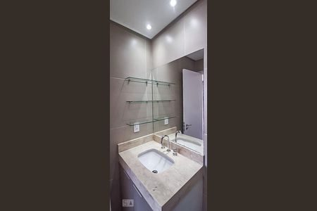 Banheiro de kitnet/studio para alugar com 1 quarto, 44m² em Centro, Osasco