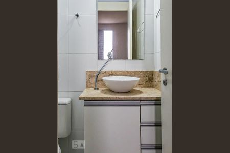 Banheiro de apartamento para alugar com 2 quartos, 70m² em Jardim Prudência, São Paulo