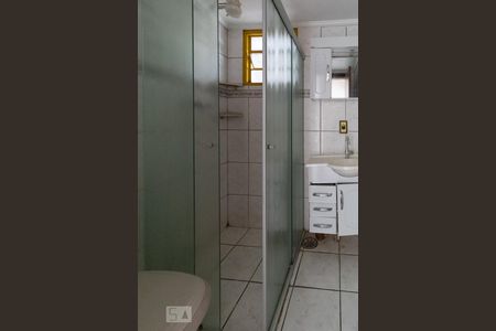 Banheiro de apartamento para alugar com 2 quartos, 53m² em Padroeira, Osasco
