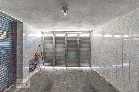 garagem entrada principal de casa para alugar com 4 quartos, 252m² em Vila Guilherme, São Paulo