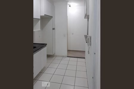 Cozinha de apartamento para alugar com 2 quartos, 68m² em Jardim Tupanci, Barueri