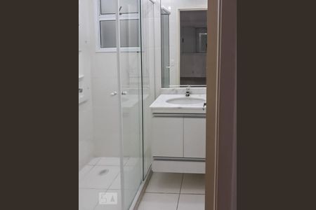 Banheiro do Corredor de apartamento para alugar com 2 quartos, 68m² em Jardim Tupanci, Barueri