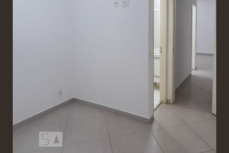 Suíte de apartamento para alugar com 2 quartos, 68m² em Jardim Tupanci, Barueri