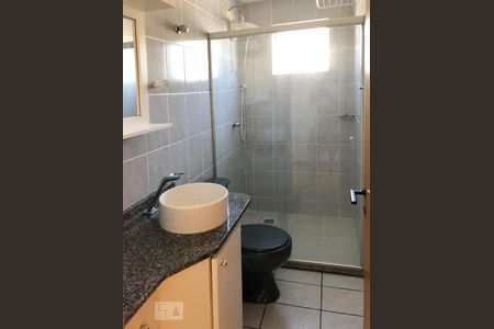 Banheiro de kitnet/studio para alugar com 1 quarto, 30m² em Juvevê, Curitiba