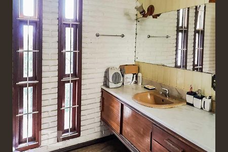 Banheiro de casa de condomínio à venda com 3 quartos, 220m² em Nonoai, Porto Alegre