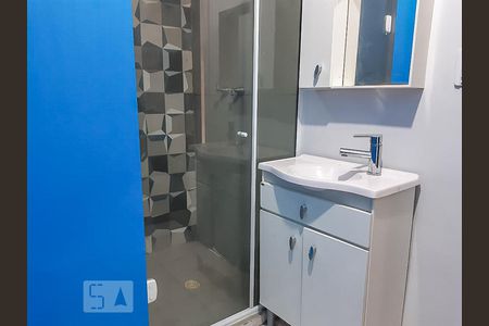 Banheiro de apartamento para alugar com 2 quartos, 55m² em São João, Porto Alegre