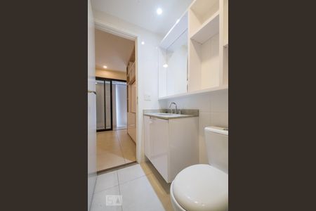 Banheiro de kitnet/studio para alugar com 1 quarto, 38m² em Campo Belo, São Paulo