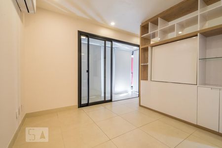 Sala de kitnet/studio para alugar com 1 quarto, 38m² em Campo Belo, São Paulo